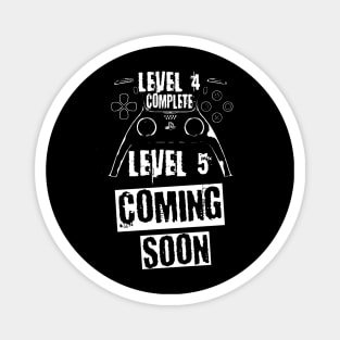 Level 4 Complete, white theme Magnet